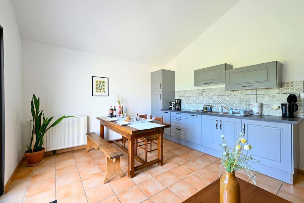 Villa L'Evasion En Pierre Piscine Et Etang Prive à Sevremoine Extérieur photo