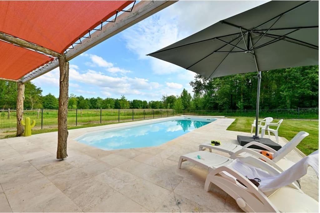 Villa L'Evasion En Pierre Piscine Et Etang Prive à Sevremoine Extérieur photo