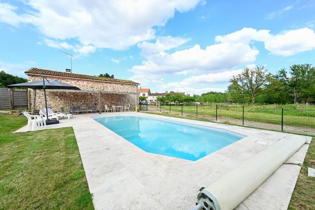 Villa L'Evasion En Pierre Piscine Et Etang Prive à Sevremoine Extérieur photo