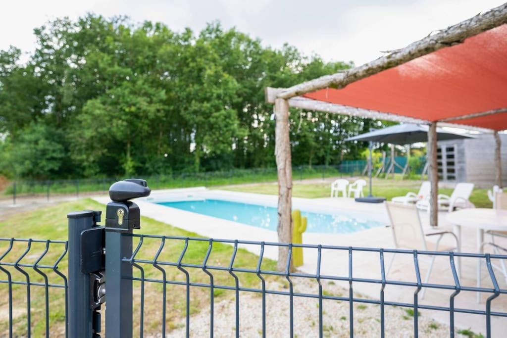 Villa L'Evasion En Pierre Piscine Et Etang Prive à Sevremoine Extérieur photo
