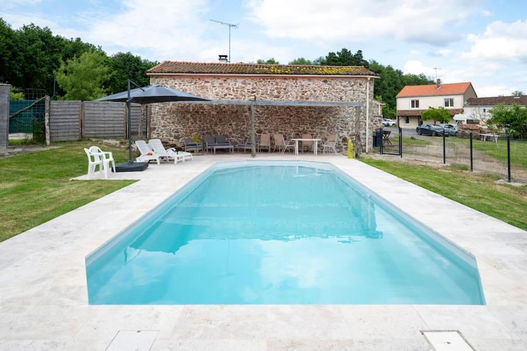 Villa L'Evasion En Pierre Piscine Et Etang Prive à Sevremoine Extérieur photo